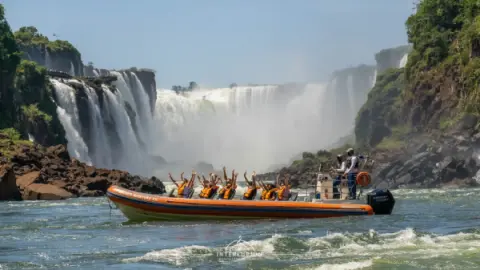 Cataratas do Iguaçu do lado Brasileiro à 45 minutos de carro do Hotel