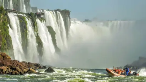 Cataratas do Iguaçu do lado Brasileiro à 45 minutos de carro do Hotel