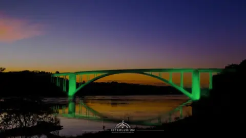 Ponte da Amizade (Brasil x Paraguay) à 26 minutos de carro do Hotel